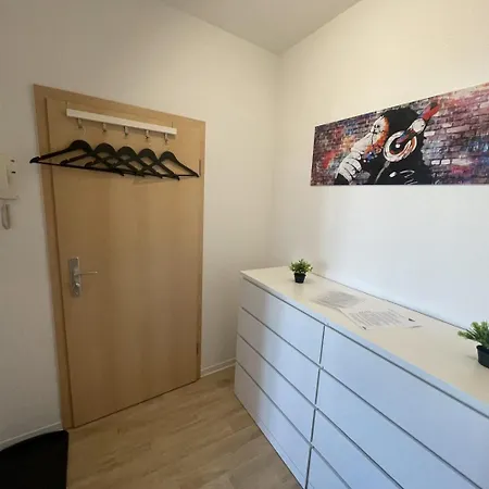 Work & In Apartman